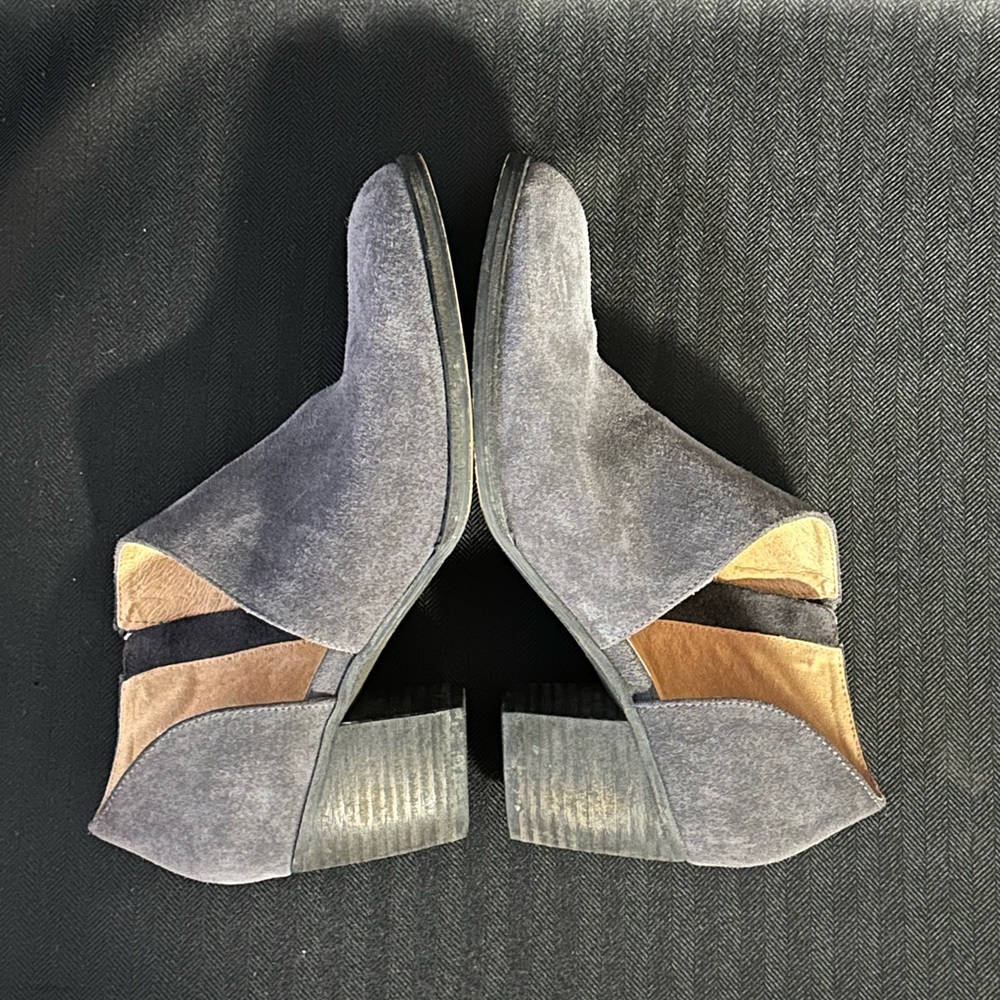 Anthro Silent D cut-out ankle boots in dark gray suede. - Picture 4 of 8
